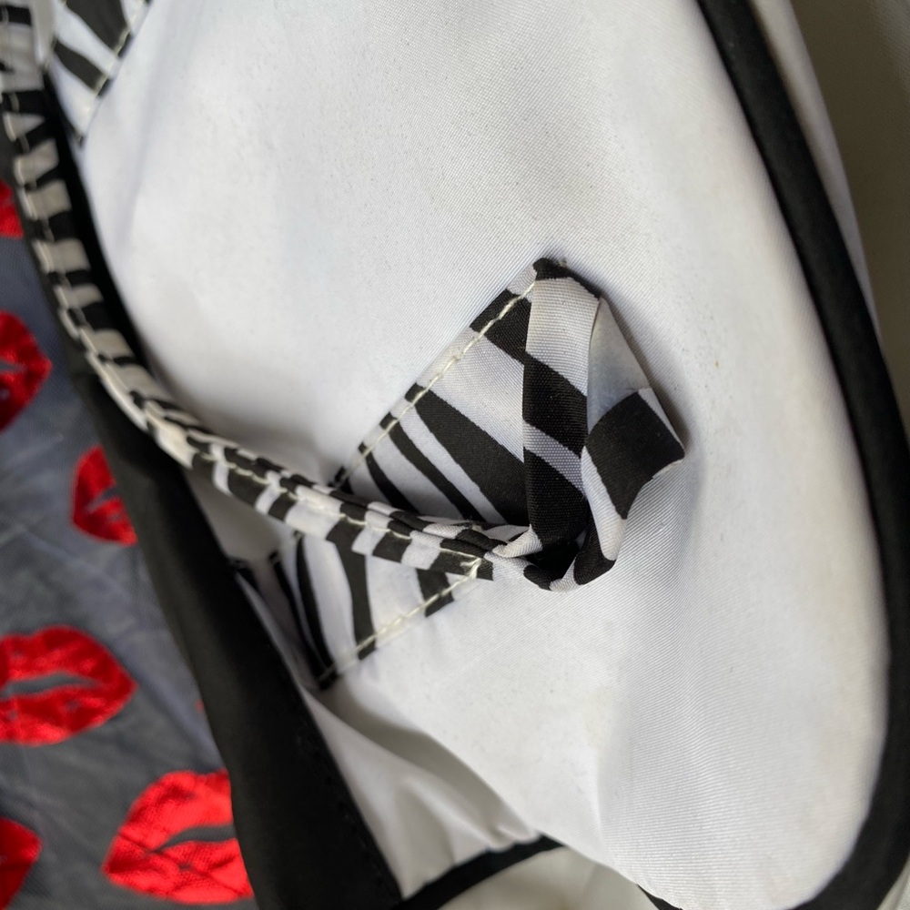 Stylish Bag with Striped Interior